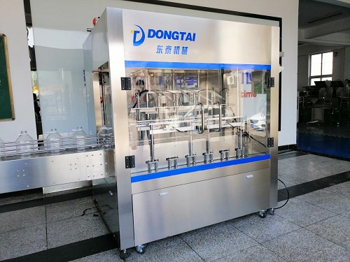 食用油灌裝機因細節(jié)而受歡迎,山東東泰為其助力